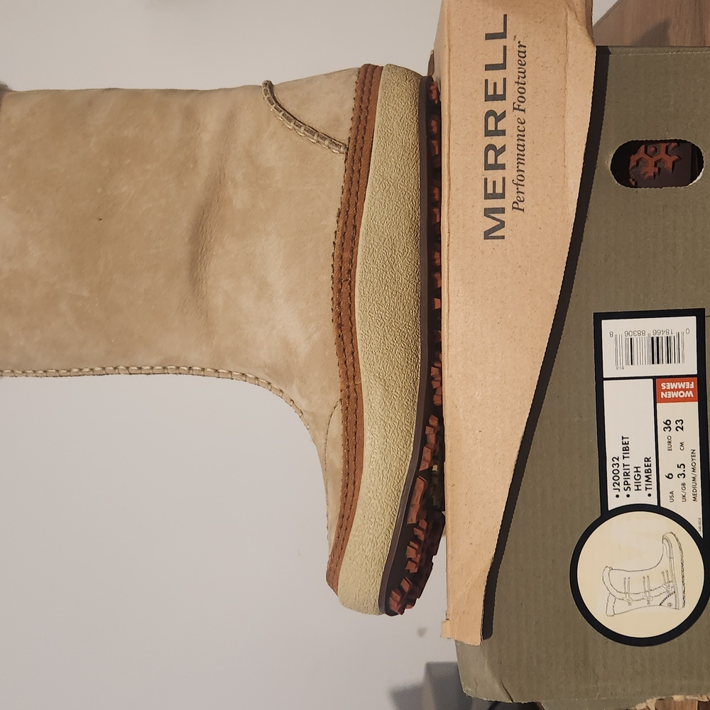 New Merrell Beige Winter Boots (Never worn)